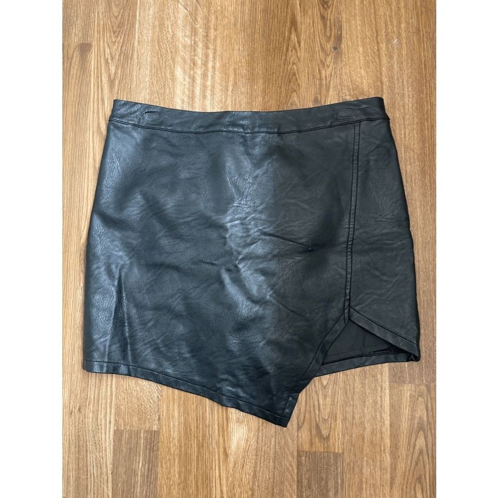 LUSTER ║  MINI LEATHER SKIRT